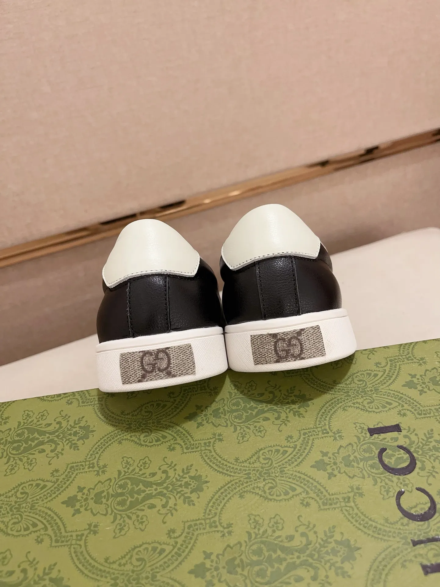 Men's clothing and shoes💰:440💰 (GUCCI) The latest model from the official website 🎁🎁Casual and fashionable men's shoes👟, hot style 💥The version is simple and elegant, exclusive for trendy men. Unique official website latest brand elements 👑Gucci original decoration, fashionable and generous, the fabric is original cowhide ✅sheepskin lining, the official website specifies wear-resistant casual outsole, the classic model is taken in kind at the counter🎬38-44 (45 is not returned or exchanged)